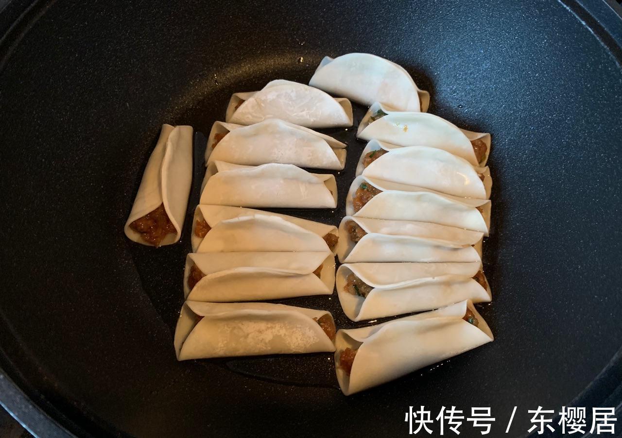 肉馅|自制鸡肉生煎锅贴,煎一煎就上桌,味道鲜美,做早餐正好