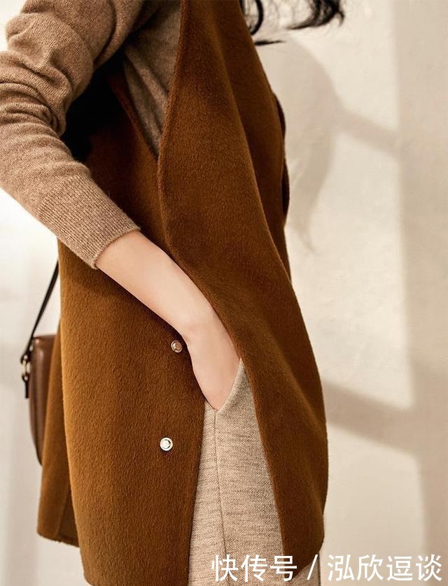 马甲|无意中发现:今年流行这“马甲套毛衣”搭小脚裤,轻松穿出时尚感