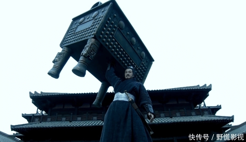 为啥古人使用100斤重的冷兵器,现代人拼命也拿不动?