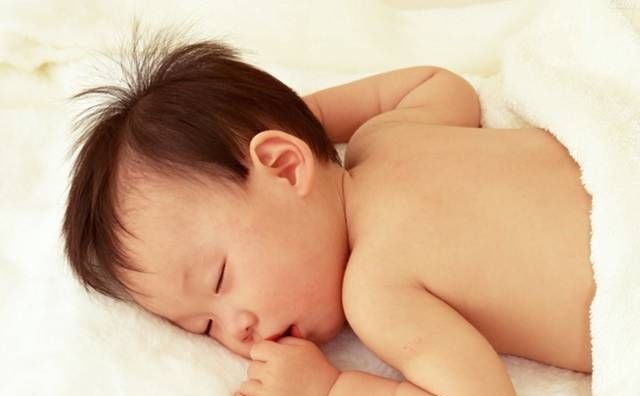 有福气|孩子的五种睡姿,暗示了不同的“性格”!这种睡姿的父母最有福气