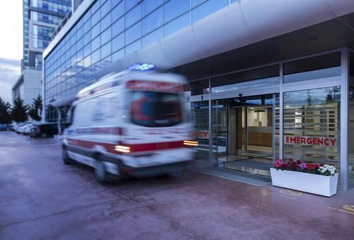 脑梗|2位老人同时脑梗发作，医生劝告：厨房1种“调料”吃太多，血管易堵塞