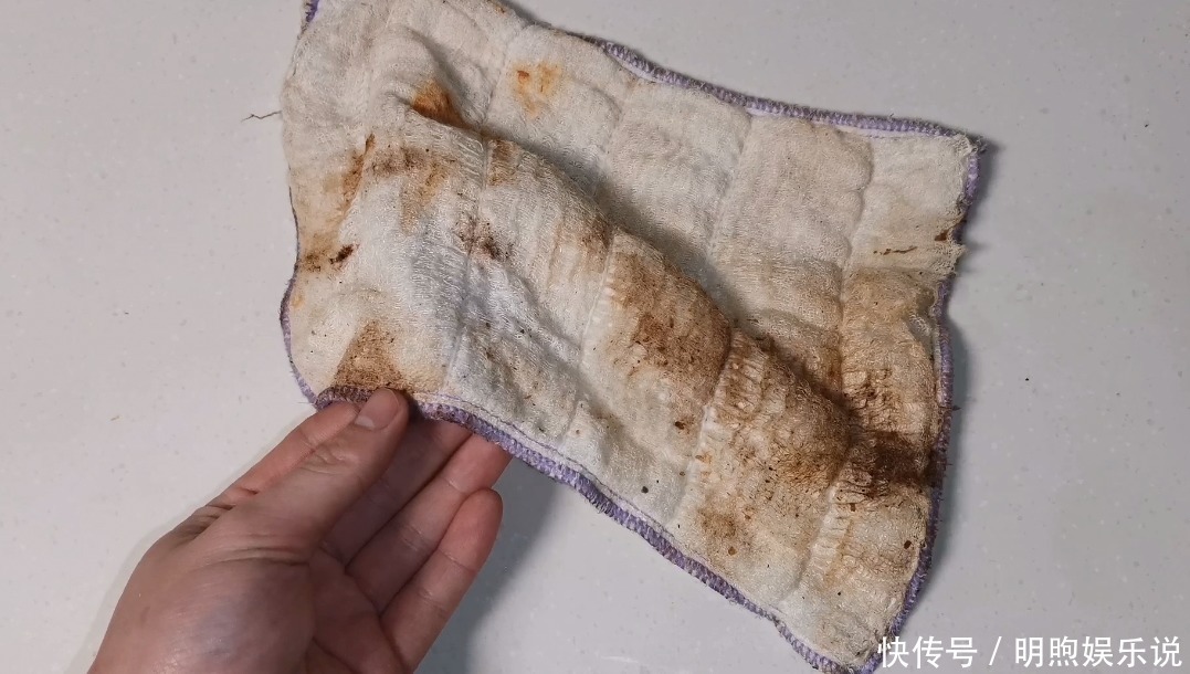 柔软|洗毛巾，只需水里撒一点，不管多脏多旧的毛巾，洗出来干净又柔软
