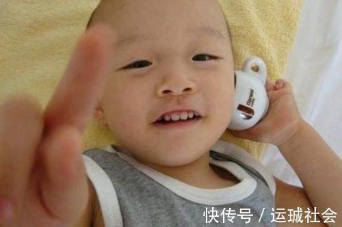 购物袋|太可爱啦, 2岁宝宝帮妈妈提袋子, 哪怕再困也不能放开手里的重任