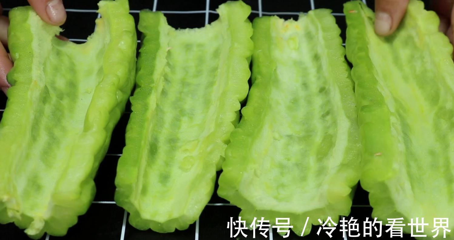 苦瓜这样做太好吃了，一点不苦，不炒不凉拌，孩子也爱吃，超解馋