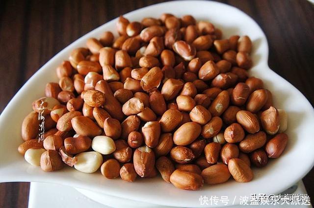嘎嘣脆|天热花生米别油炸了,10分钟搞定,嘎嘣脆,好吃又健康