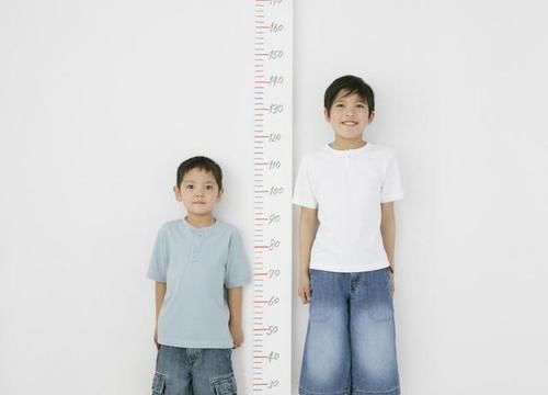 身高|“爹矮矮一个,娘矮矮一窝”有无科学依据?身高受谁的影响较大?