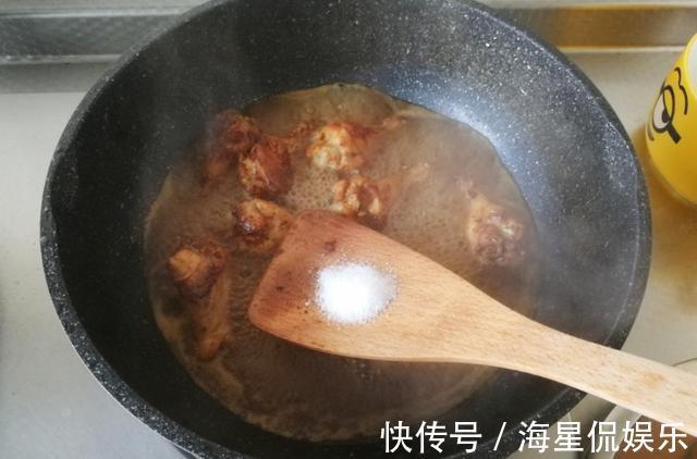玉米油|连汤汁都不浪费的下饭“神器”，色泽红亮口感醇香，馋哭隔壁小孩