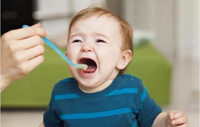 玩具|宝宝的这四种用眼习惯 往往会出现斗鸡眼 宝妈们千万要警惕！