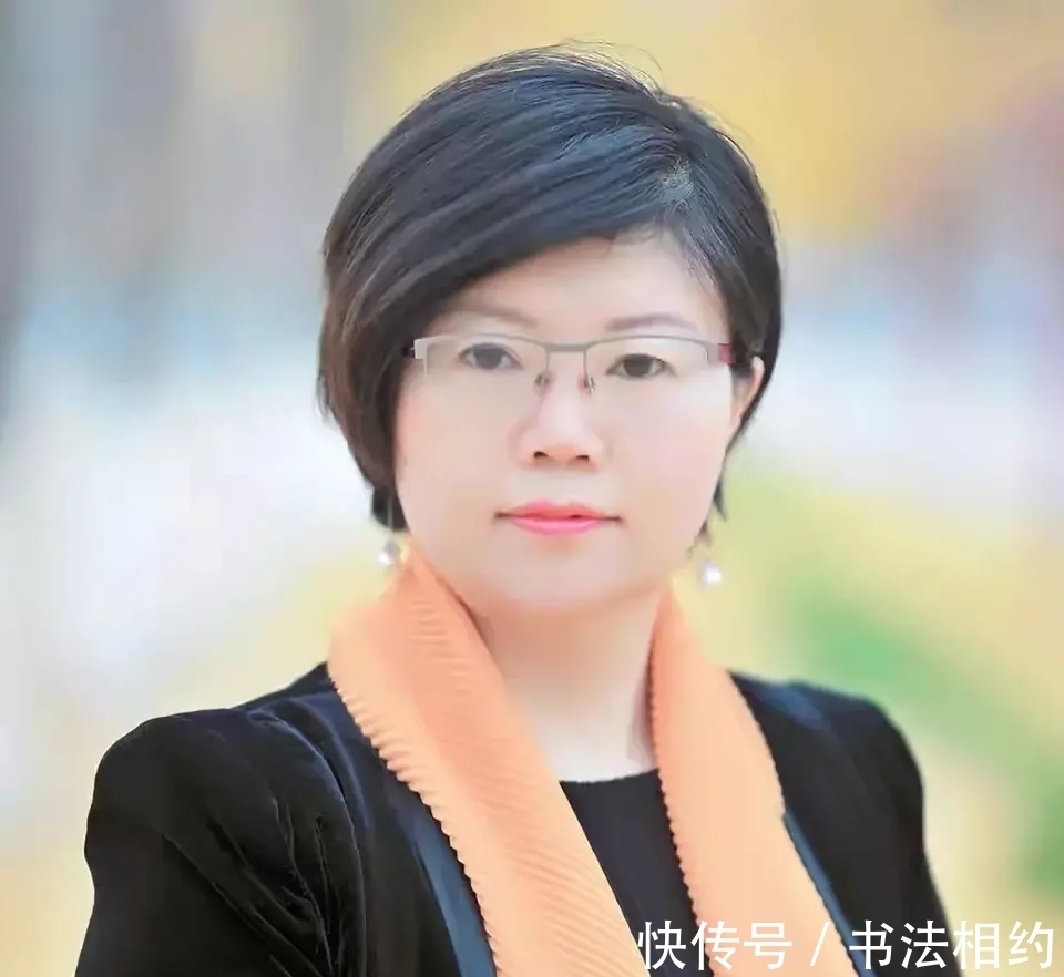 徐利明#女博士方淩波的书法不容小觑,楷书干净利落,草书苍劲,跌宕起伏