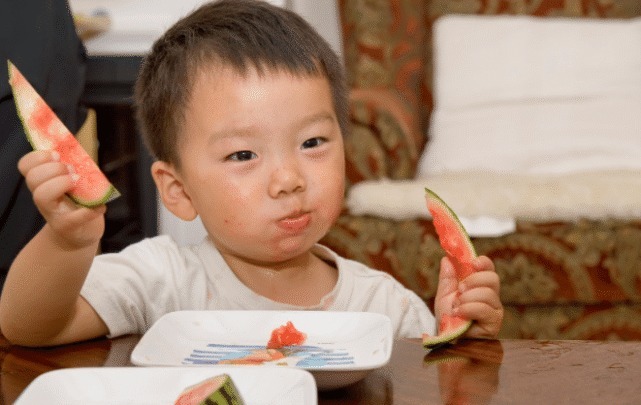 奶奶带娃5年，孩子从未积食，只用了2招，身高猛长，吃饭也香