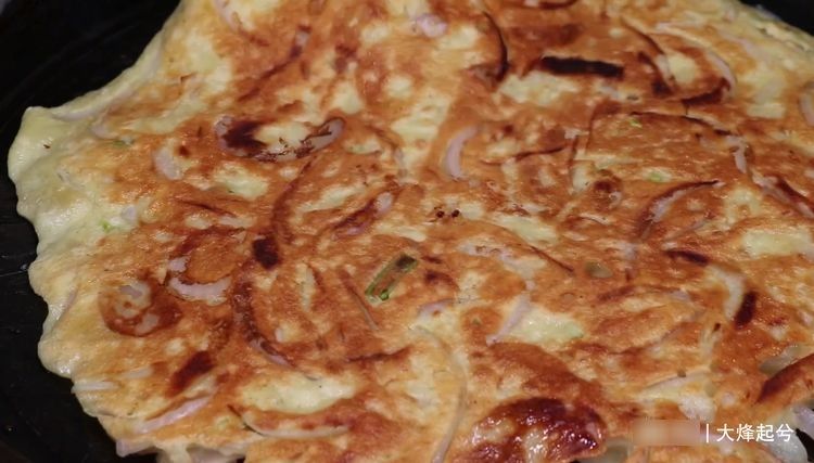 洋葱最好吃做法，打入2个鸡蛋，没想到很好吃，太香了