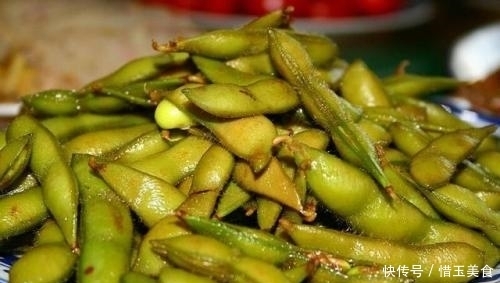 夏季吃水煮毛豆,补钙补钾营养丰富,学会三个步骤,煮出碧绿颜色