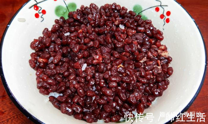 厨娘|年夜饭必备的美食,是主食也是菜,简单一蒸就好,寓意:幸福团圆