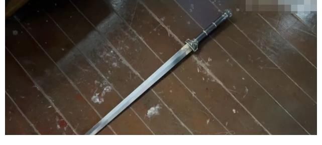 白敬亭光剑变装视频！为什么和我们期待的光剑变身是不一样的？