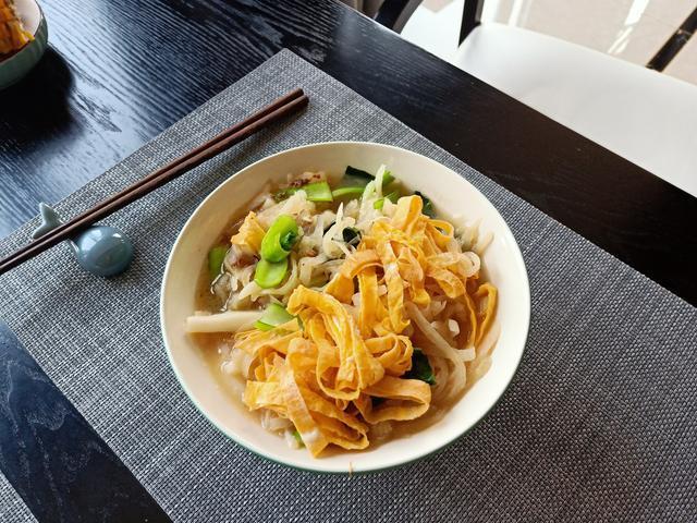 老两口的极简早餐,热乎乎的真好吃,营养也齐全,日子恬淡又美好