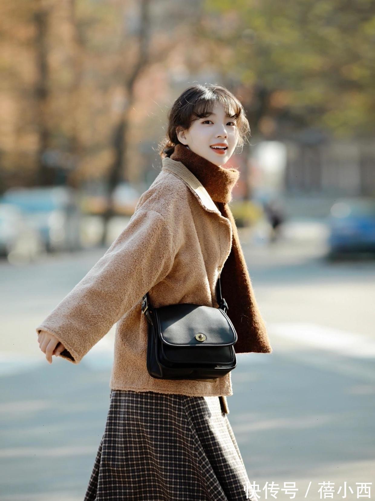 羊羔毛外套 怕冷的女生建议多穿羊羔毛外套,搭配半身裙洋气,搭配牛仔裤时髦