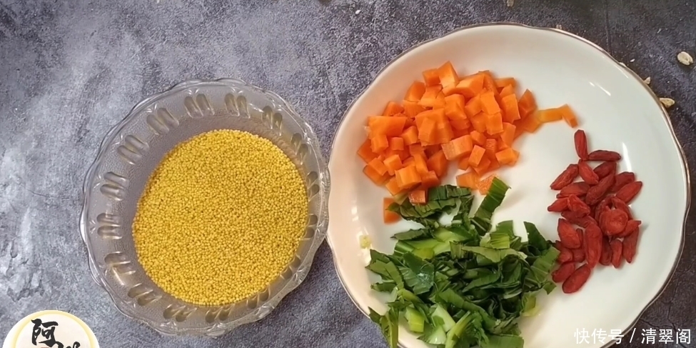 天冷的时候来碗小米粥暖暖胃,这样熬的米汤粘稠美味营养不流失