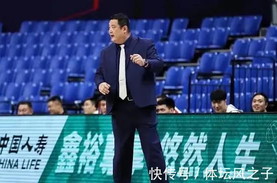 王博|山东男篮爆冷击败争冠球队,但徐长锁还是遭到质疑,被王博完爆