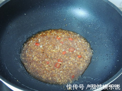 蒜蓉酱汁|鸡胸肉蒸着吃,鲜嫩多汁超入味,开胃下饭两不误,一盘不够吃