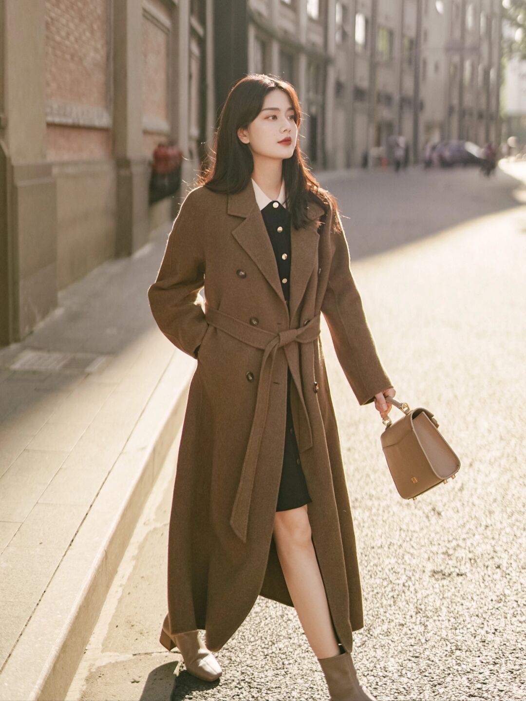 深灰色 大衣怎么穿保暖又高级?这些穿搭日常实用又百搭,普通人也能驾驭