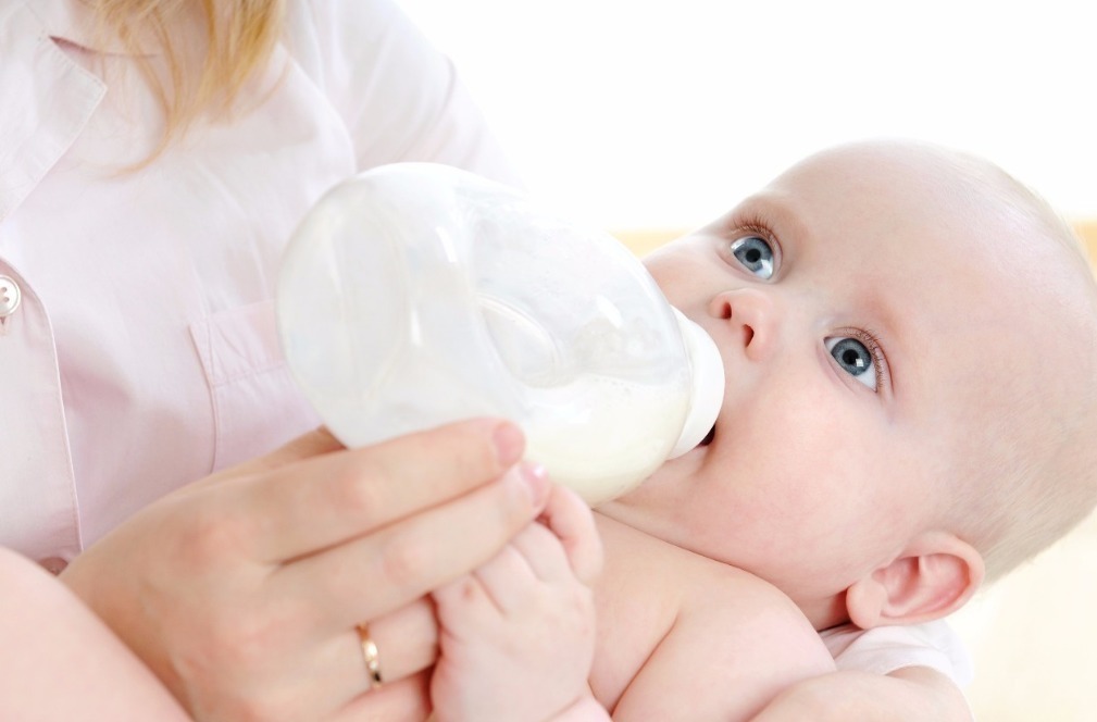 宝宝|孩子聪不聪明,在婴儿时期能判断一二,这些特征你家宝宝出现了吗