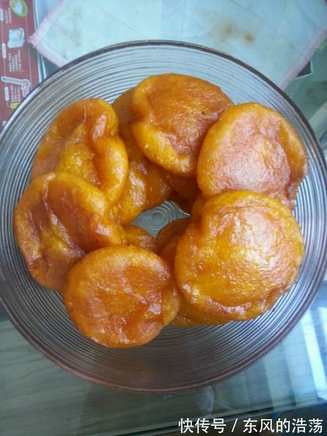 南瓜饼新做法，不用水不用油，金黄松软，孩子特别喜欢吃！