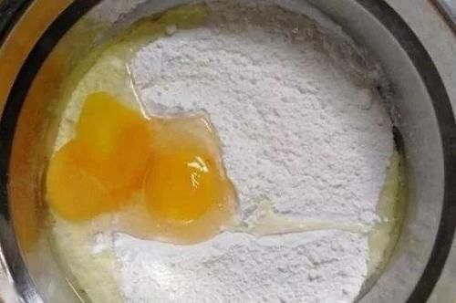 筷子|3个鸡蛋,1碗面粉,不用和面,筷子搅一搅,面糊变大饼,好吃到爆