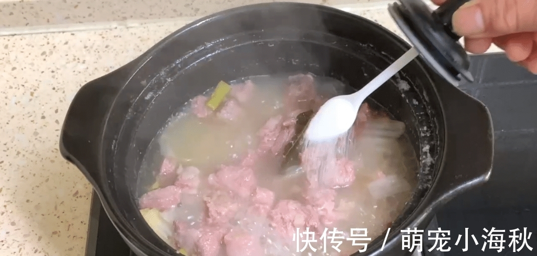 正确做法|炖排骨时,有人先焯水,有人直接炖,大厨:都不对,教你正确做法