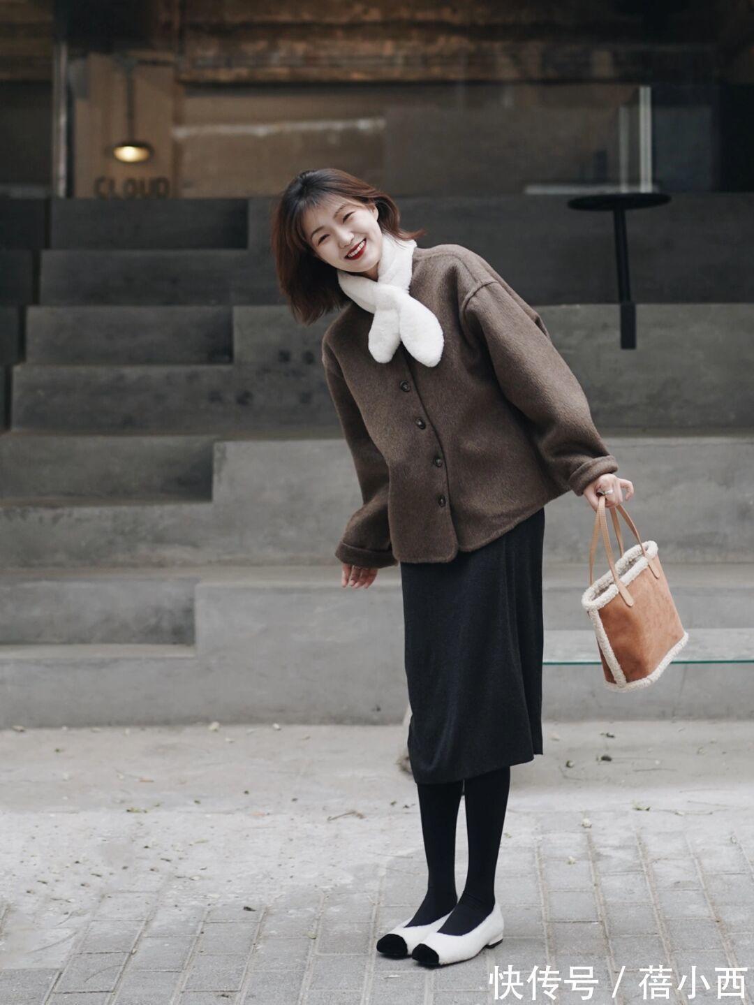 脖颈 “短大衣”才是小个子女生的冬日必备,配半身裙、裤子优雅又高级