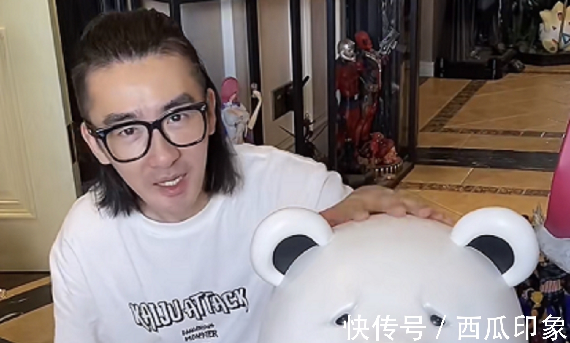 收藏界|阳台哥:花400万买手办,把230平别墅填满,被称收藏界氪金玩家!