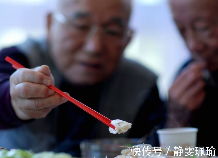 老寿星|133岁老人烟酒不离身,平时只因常做三件事,成就了她的长寿秘籍