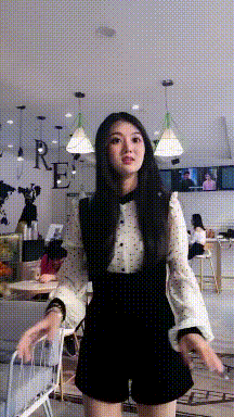|搞笑GIF:姑娘 能不能告诉我你是怎样坐进去的