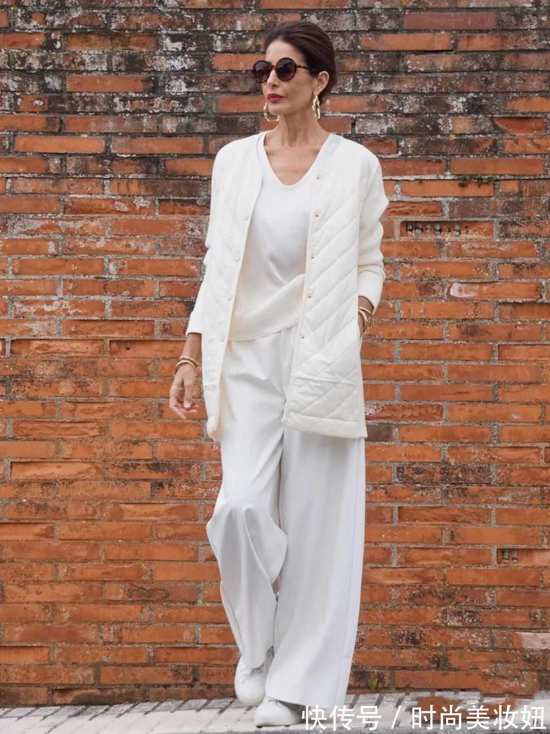 小姐姐|这才是大龄女性该有的穿搭,简约又显气质,50岁也可以照穿
