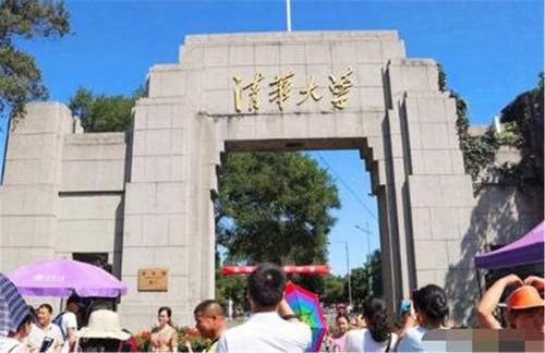 清华大学破格降低了60分，只为录取一个四川女生，她有何特别？