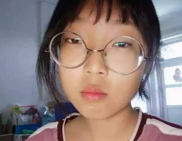 初中|初中就带上“眼镜”的女孩子,多半是这3类,你中招了吗