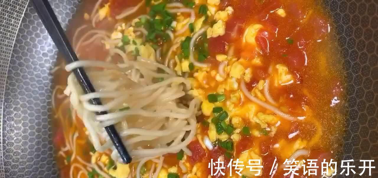 西红柿鸡蛋煮面,酸甜开胃增进食欲,易消化易吸收