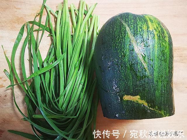 面粉|入伏后,吃肉没食欲,不妨尝尝这菜,简单煎一煎,既当菜又当饭