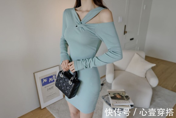 及膝裙|女神孙允珠的时尚搭配：萨拉曼卡涟漪谧蓝吊领及膝裙