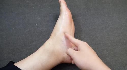 可惜|白醋家里有吗倒在脚上搓一搓太厉害了,可惜今天才学会