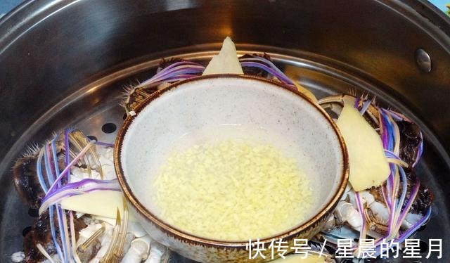 蒸螃蟹|蒸螃蟹,冷水上锅还是开水上锅,十人九个错,难怪蟹黄外流腥味重!