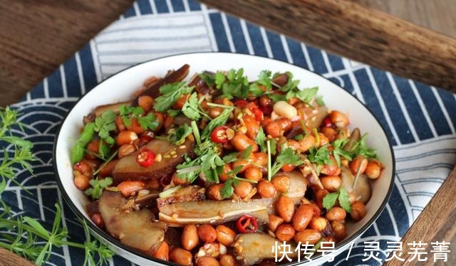 做卤菜时,牢记“1分2煮3泡”,鲜香入味,家人吃得很满足!