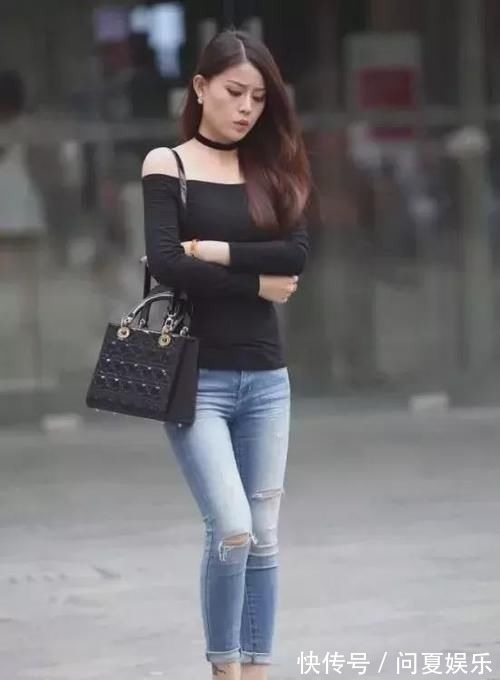 高跟鞋 牛仔裤体现出女人的气质, 小姐姐穿上牛仔裤,尽显性感女人味