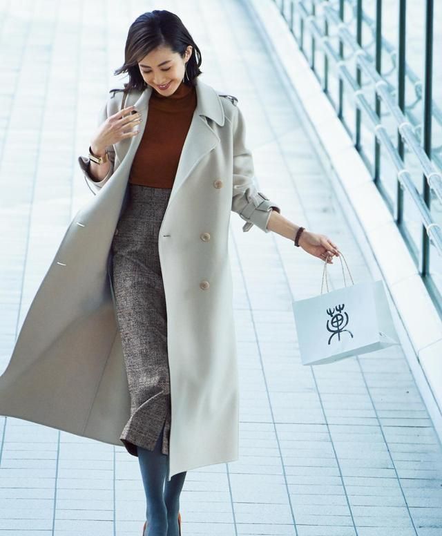 显贵|大衣外套里面搭配什么内搭?立马入手这四款,简约保暖又显贵气