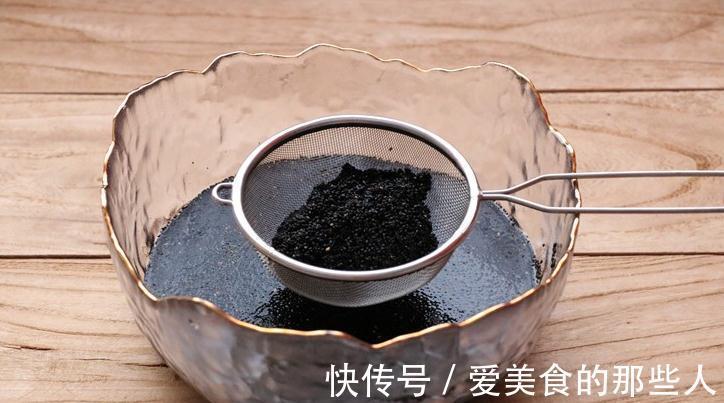 核桃和黑芝麻是绝配,教你简单做法,做一次吃一冬天,随吃随取