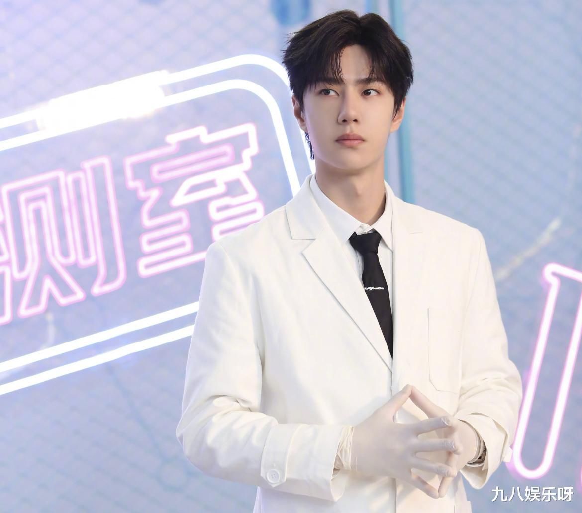 王一博回归《天天向上》,节目组放出照片,却被粉丝误会了