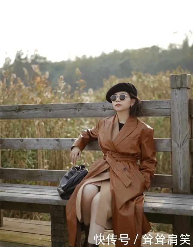 风衣|三木穿“枫叶色”皮质风衣告别秋天!温暖又复古的气息令人痴迷