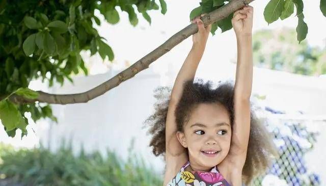 孩子|4岁男孩出去郊游后,他总是说耳朵疼,医生点了灯,父母害怕退后