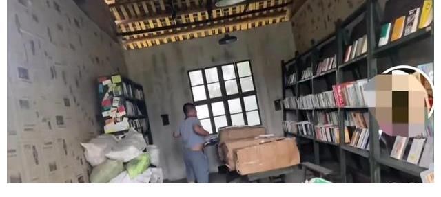 向往的生活|《向往的生活5》錄制地點(diǎn)現(xiàn)狀，圖書館無人管理，蘑菇屋一片狼藉