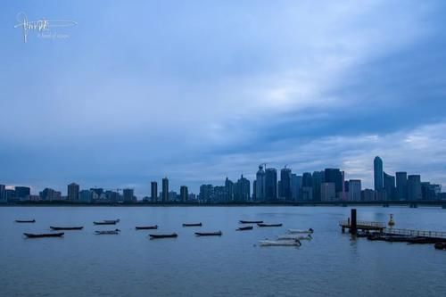 “寒冬”腊八，在钱塘江的另一边远眺新城，美景当如斯