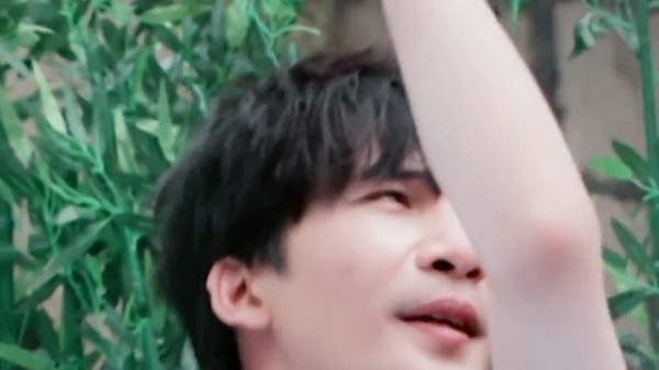 《密逃3》难度堪比“极挑”，邓伦再现高难度动作，转体180度